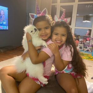 Danielle Souza Instagram - 11 anos das gêmeas mais lindas do mundo!🩷
Sempre tive o sonho de ser mãe de um menino e gêmeas, Deus me concedeu muito mais do que sonhei. As minhas filhas são as meninas mais amorosas, educadas, solícitas, lindas, respeitosas e inteligentes que eu conheço! Eu me orgulho cada dia mais e sempre vou proporcionar o melhor para elas, vou fazer o que estiver e o que não estiver no meu alcance. A mamãe ama vocês do fundo do coração! VIVA SOPHIA E RAFA✨✨✨