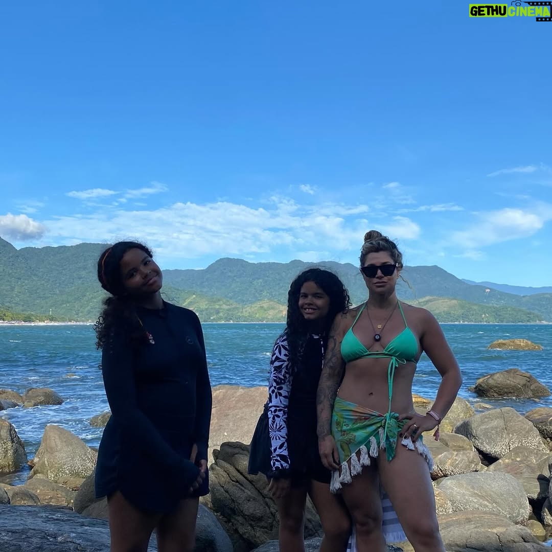 Danielle Souza - 42.7K Likes - 11 anos das gêmeas mais lindas do mundo!🩷
Sempre tive o sonho de ser mãe de um menino e gêmeas, Deus me concedeu muito mais do que sonhei. As minhas filhas são as meninas mais amorosas, educadas, solícitas, lindas, respeitosas e inteligentes que eu conheço! Eu me orgulho cada dia mais e sempre vou proporcionar o melhor para elas, vou fazer o que estiver e o que não estiver no meu alcance. A mamãe ama vocês do fundo do coração! VIVA SOPHIA E RAFA✨✨✨