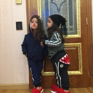 Danielle Souza Instagram - 11 anos das gêmeas mais lindas do mundo!🩷
Sempre tive o sonho de ser mãe de um menino e gêmeas, Deus me concedeu muito mais do que sonhei. As minhas filhas são as meninas mais amorosas, educadas, solícitas, lindas, respeitosas e inteligentes que eu conheço! Eu me orgulho cada dia mais e sempre vou proporcionar o melhor para elas, vou fazer o que estiver e o que não estiver no meu alcance. A mamãe ama vocês do fundo do coração! VIVA SOPHIA E RAFA✨✨✨