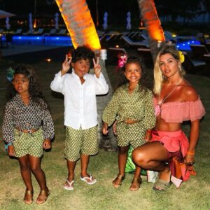 Danielle Souza Instagram - 11 anos das gêmeas mais lindas do mundo!🩷
Sempre tive o sonho de ser mãe de um menino e gêmeas, Deus me concedeu muito mais do que sonhei. As minhas filhas são as meninas mais amorosas, educadas, solícitas, lindas, respeitosas e inteligentes que eu conheço! Eu me orgulho cada dia mais e sempre vou proporcionar o melhor para elas, vou fazer o que estiver e o que não estiver no meu alcance. A mamãe ama vocês do fundo do coração! VIVA SOPHIA E RAFA✨✨✨