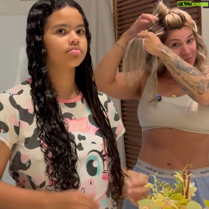 Danielle Souza - 42.7K Likes - 11 anos das gêmeas mais lindas do mundo!🩷
Sempre tive o sonho de ser mãe de um menino e gêmeas, Deus me concedeu muito mais do que sonhei. As minhas filhas são as meninas mais amorosas, educadas, solícitas, lindas, respeitosas e inteligentes que eu conheço! Eu me orgulho cada dia mais e sempre vou proporcionar o melhor para elas, vou fazer o que estiver e o que não estiver no meu alcance. A mamãe ama vocês do fundo do coração! VIVA SOPHIA E RAFA✨✨✨