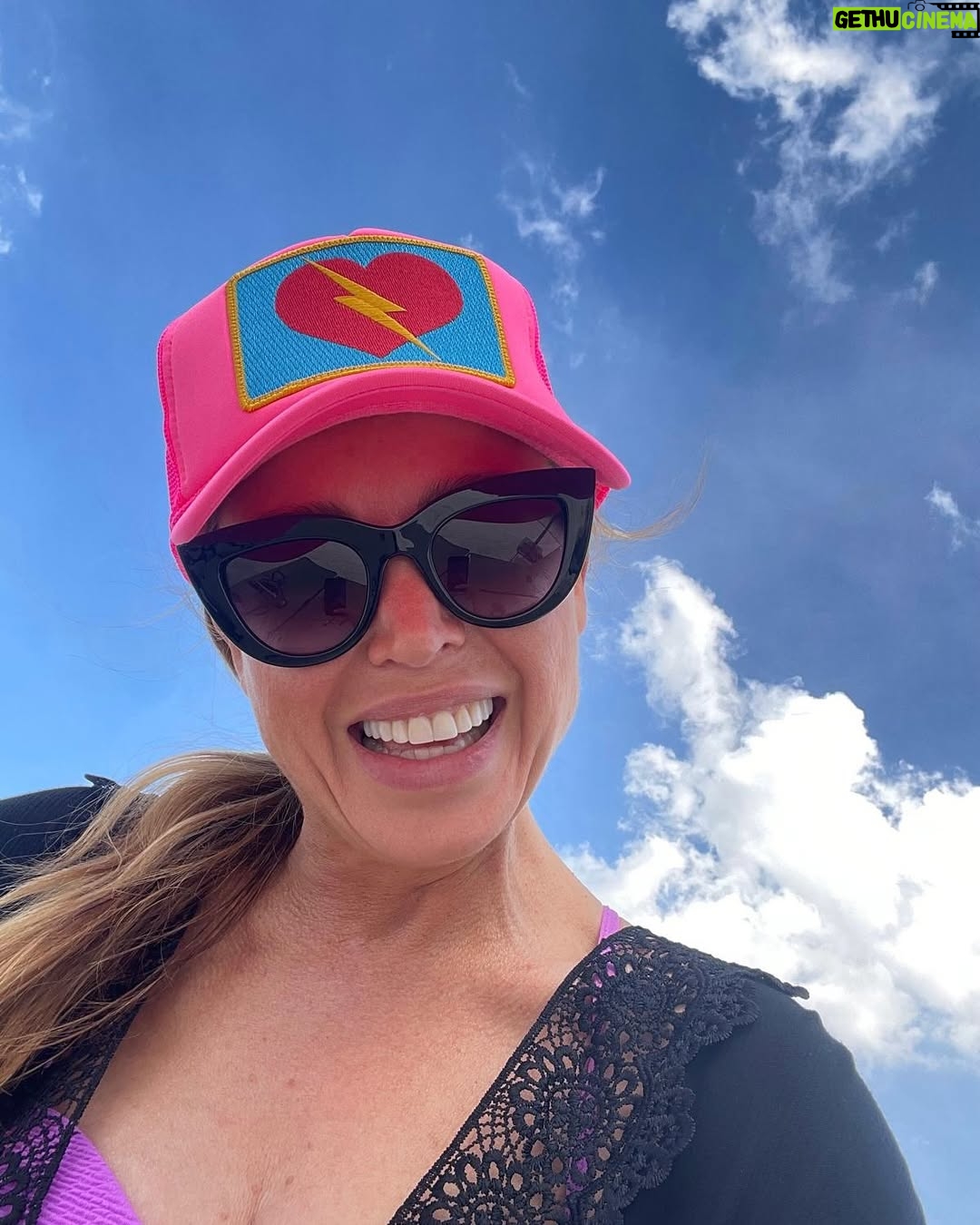 Dannii Minogue - 4.8K Likes - My week…
Face time with @michael_brennan 💋
Night shoots 🎥 
Succulent hikes 🌵 
Market hangs 🛍️
Hello kitty 🐱
Love on the rocks 🪨 
Surf on the rocks 🌊 
Lazy lunches 🥗