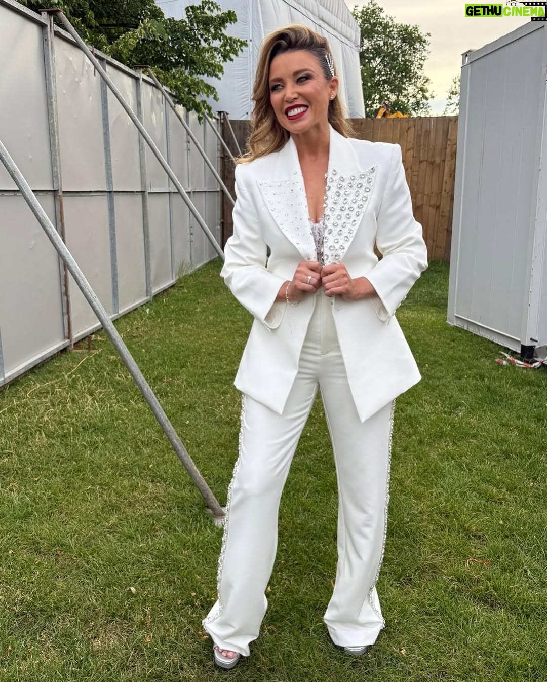 Dannii Minogue - 6.6K Likes - 🤍 White party!
@mightyhoopla style…
Suit & trench: @biancaandbridgett 
Custom suit detailing: @misterfrockhard 
Shoes:  @edwardmellershoes 
Styling: @nwl_creative 
H&M: @marcosgmakeup 

#mightyhoopla #IKissedABoy #IKAB #brockwellpark