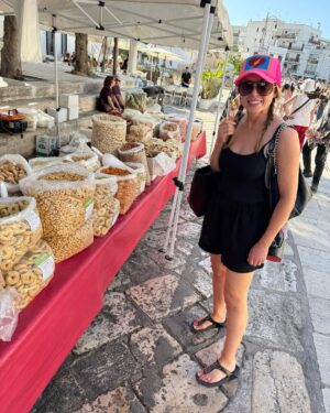 Dannii Minogue Instagram - My week…
Face time with @michael_brennan 💋
Night shoots 🎥
Succulent hikes 🌵
Market hangs 🛍️
Hello kitty 🐱
Love on the rocks 🪨
Surf on the rocks 🌊
Lazy lunches 🥗