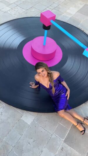 Dannii Minogue Instagram - Dirty hands I demand 💜
Dress: @merakiofficialau
Shoes: @edwardmellershoes
Jewellery: my own.
Styling: @nwl_creative
H&M: @christianvermaak
🎥: @andreajlino
🕺: @samuelking
#IKissedABoy episode 3 @bbcthree @bbciplayer #IKAB