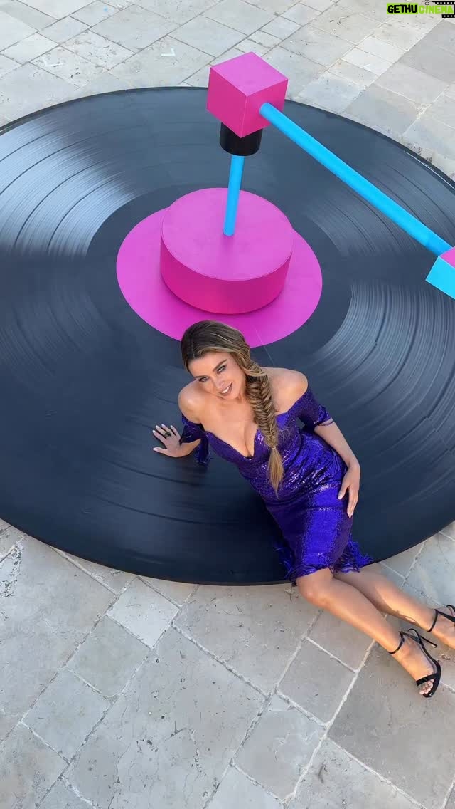 Dannii Minogue - 15.4K Likes - Dirty hands I demand 💜

Dress: @merakiofficialau 
Shoes: @edwardmellershoes 
Jewellery: my own. 
Styling: @nwl_creative 
H&M: @christianvermaak 
🎥: @andreajlino 
🕺: @samuelking 

#IKissedABoy episode 3 @bbcthree @bbciplayer #IKAB