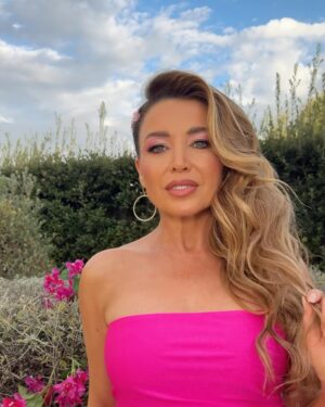 Dannii Minogue Instagram - Ill fiore 💐
Dress: @merakiofficialau
Shoes: @edwardmellershoes
Jewellery: #Diamonique
Styling: @nwl_creative
H&M: @marcosgmakeup
I Kissed A Boy episode 6 @bbcthree @bbciplayer
#IKissedABoy #IKAB
📸: @andreajlino