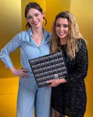 Dannii Minogue Instagram - Mother. Goddess. @sophieellisbextor has delivered an album for us 🙌🏻 Her beauty inside and out is transfixing. Her calm and friendly nature is adorable. And her music will always make me smile and dance. Thankyou for the Perimenopop album 🎵
#perimenopop