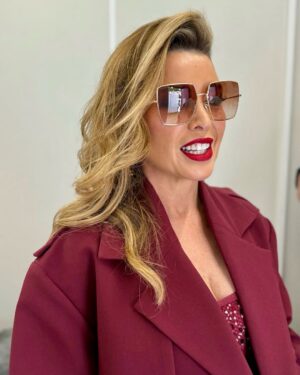 Dannii Minogue Instagram - Girl about town. 📍LDN 🇬🇧
Dress: @diidathelabel
Trench: @biancaandbridgett
Shoes: @edwardmellershoes
Jewellery: @ilovekokoaustralia
Sunglasses: @burberry
Styling: @nwl_creative
H&M: @marcosgmakeup