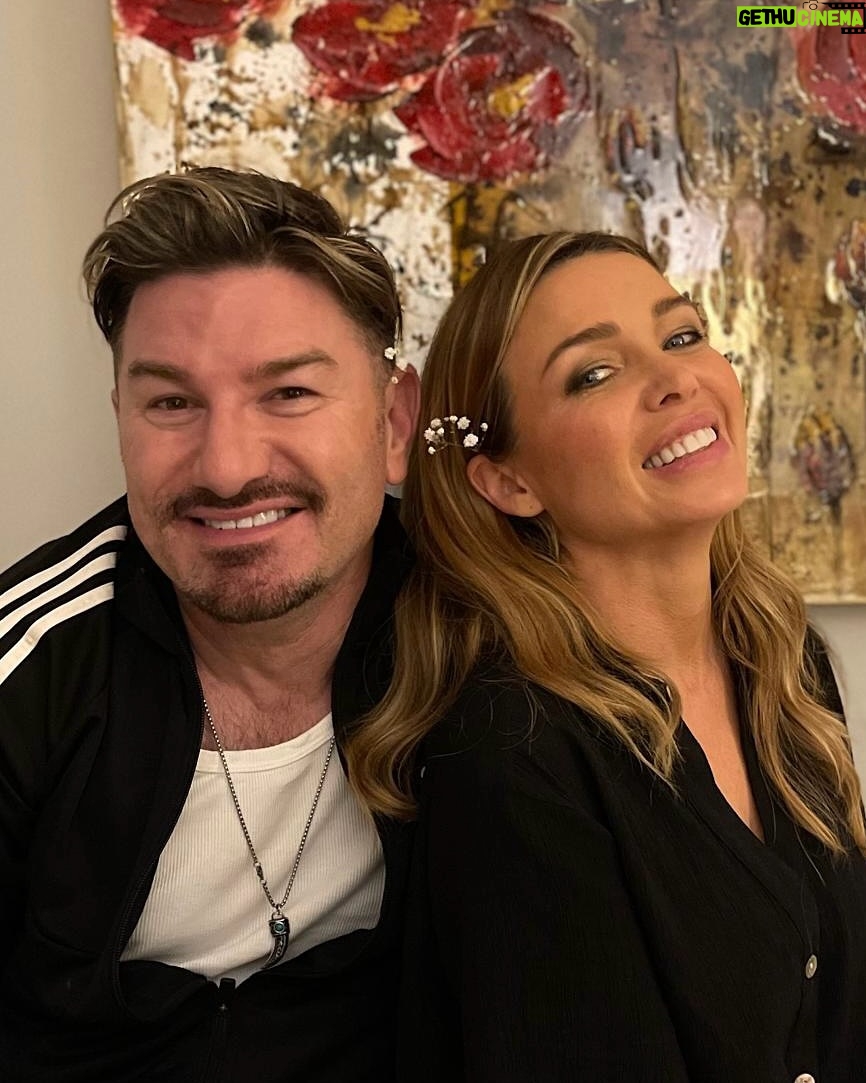 Dannii Minogue - 4.8K Likes - My week…
Face time with @michael_brennan 💋
Night shoots 🎥 
Succulent hikes 🌵 
Market hangs 🛍️
Hello kitty 🐱
Love on the rocks 🪨 
Surf on the rocks 🌊 
Lazy lunches 🥗
