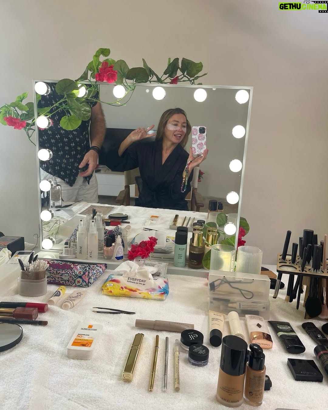Dannii Minogue - 4.8K Likes - My week…
Face time with @michael_brennan 💋
Night shoots 🎥 
Succulent hikes 🌵 
Market hangs 🛍️
Hello kitty 🐱
Love on the rocks 🪨 
Surf on the rocks 🌊 
Lazy lunches 🥗