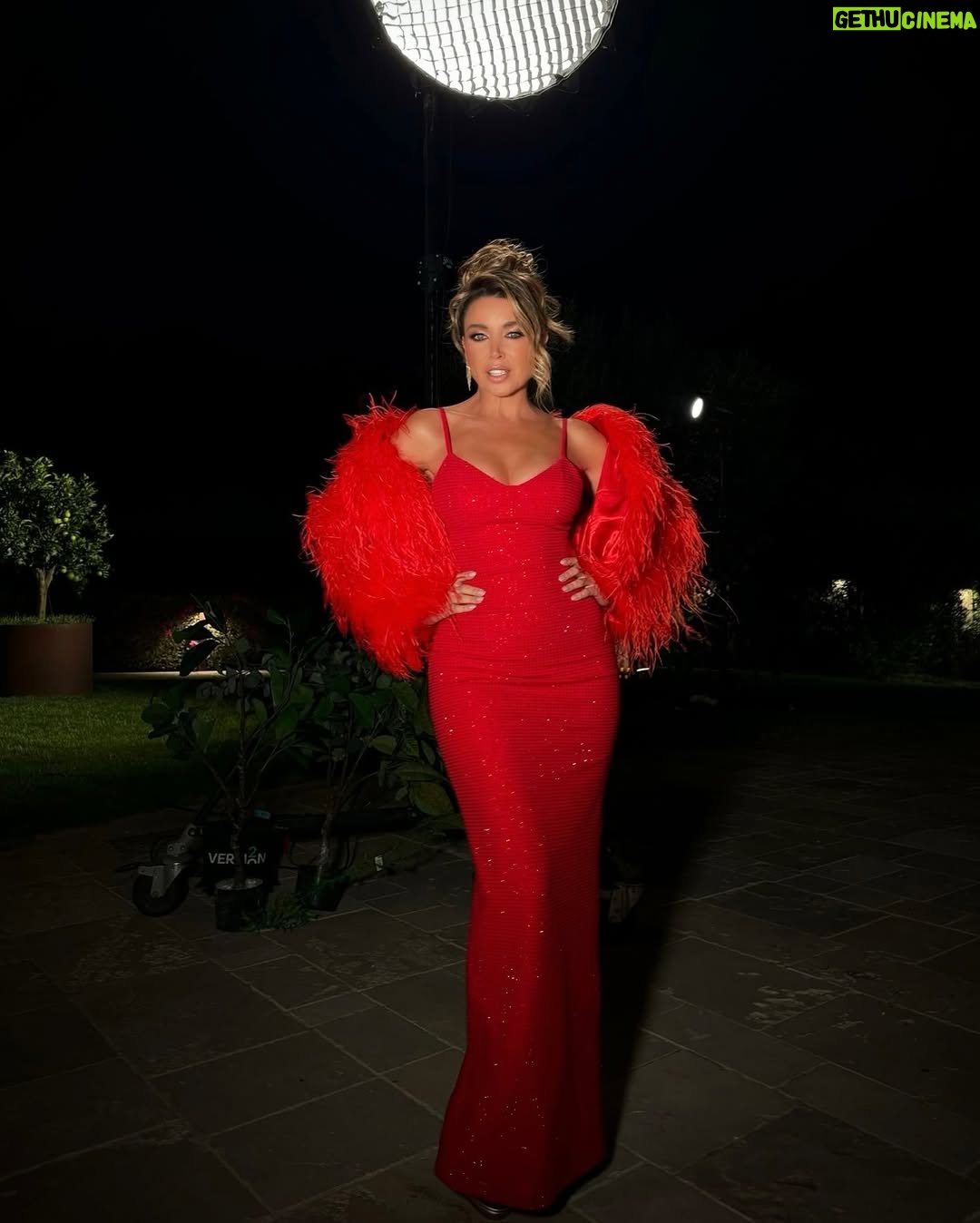 Dannii Minogue - 5.4K Likes - Birds of a feather ♥️ 

Dress: @biancaandbridgett 
Feather jacket: Custom @birdsofafeathercouture 
Jewellery: @lovisajewellery 
Shoes: @edwardmellershoes 
Styling: @nwl_creative 
H&M: @marcosgmakeup 
📸🎥: @andreajlino 

I Kissed A Boy episode 7 💋

#IKAB #IKissedABoy @bbcthree @bbciplayer