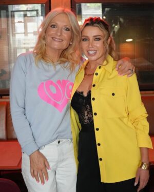 Dannii Minogue Instagram - Put the needle on it 💛
Shirt: @leolin_official
Pants: @witcheryfashion
Jewellery: @ilovekokoaustralia
Shoes: @wittnershoes
Bodysuit: my own.
Styling: @nwl_creative
H&M: @christianvermaak
@gabyroslin @thatgabyroslinpodcast #reasonstobejoyful #IKissedABoy #IKAB
🎧 Link to listen in bio ☝🏻
