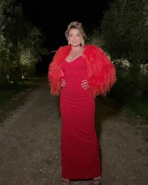 Dannii Minogue Instagram - Birds of a feather ♥️
Dress: @biancaandbridgett
Feather jacket: Custom @birdsofafeathercouture
Jewellery: @lovisajewellery
Shoes: @edwardmellershoes
Styling: @nwl_creative
H&M: @marcosgmakeup
📸🎥: @andreajlino
I Kissed A Boy episode 7 💋
#IKAB #IKissedABoy @bbcthree @bbciplayer