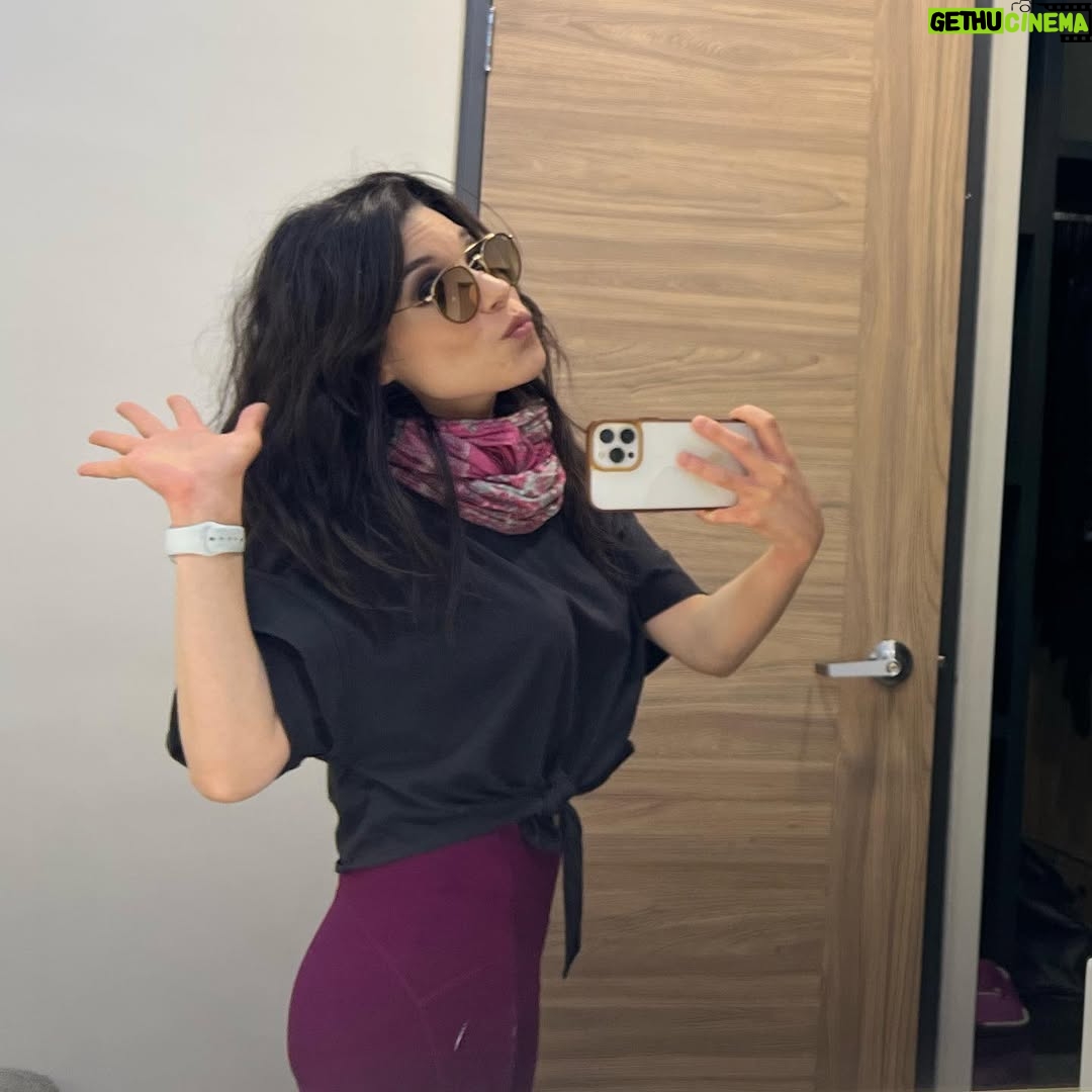 Danny Perea - 15.1K Likes - Llegando-ando a llamadito sabroso- sabadero para el grabando-ando de la nueva temporada de @vecinosoficial ❣️ #vecinos #sabado