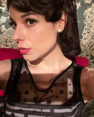 Danny Perea Instagram - Clementina, un personaje que disfruté enormemente. Gracias @gisellegonzalezoficial por confiarme esta hermosura.
#tbt de la serie “Senda Prohibida” sólo por @vix !