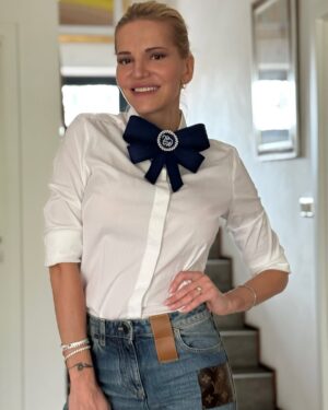 Dara Rolins Instagram - Tento darček nemohol doraziť v lepší moment:)! Navyše spojenie, ktoré moje hudobné srdce poteší dvojnásobne😎. Môj obľúbený @moetchandon spojil svoje sily s legendárnym Pharrell Williamsom a vznikla táto exkluzívna Magnumka, ktorej Pharrell-ako správny trendsetter obliekol aj modrého motýlika💙. Ďalší dobrý dôvod ako osláviť život, šťastie, lásku:). Tak na zdravie!🥂
#moetchandon #toastwithmoet @bbmediaconsulting @karolina__dobi @pharrell ✨