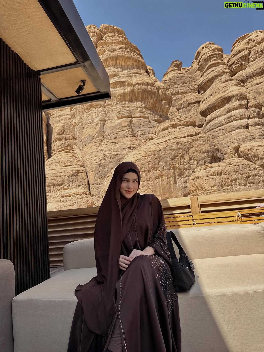 Davina Karamoy - 698.6K Likes - بُنِّي