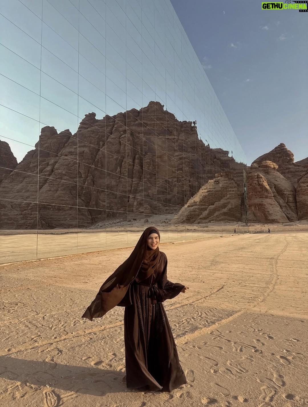 Davina Karamoy - 698.6K Likes - بُنِّي