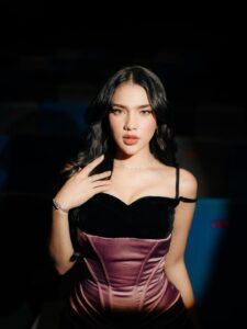 Actress Davina Karamoy HD Photos and Wallpapers July 2025
