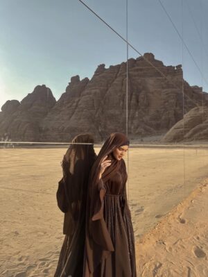 Davina Karamoy Instagram - بُنِّي