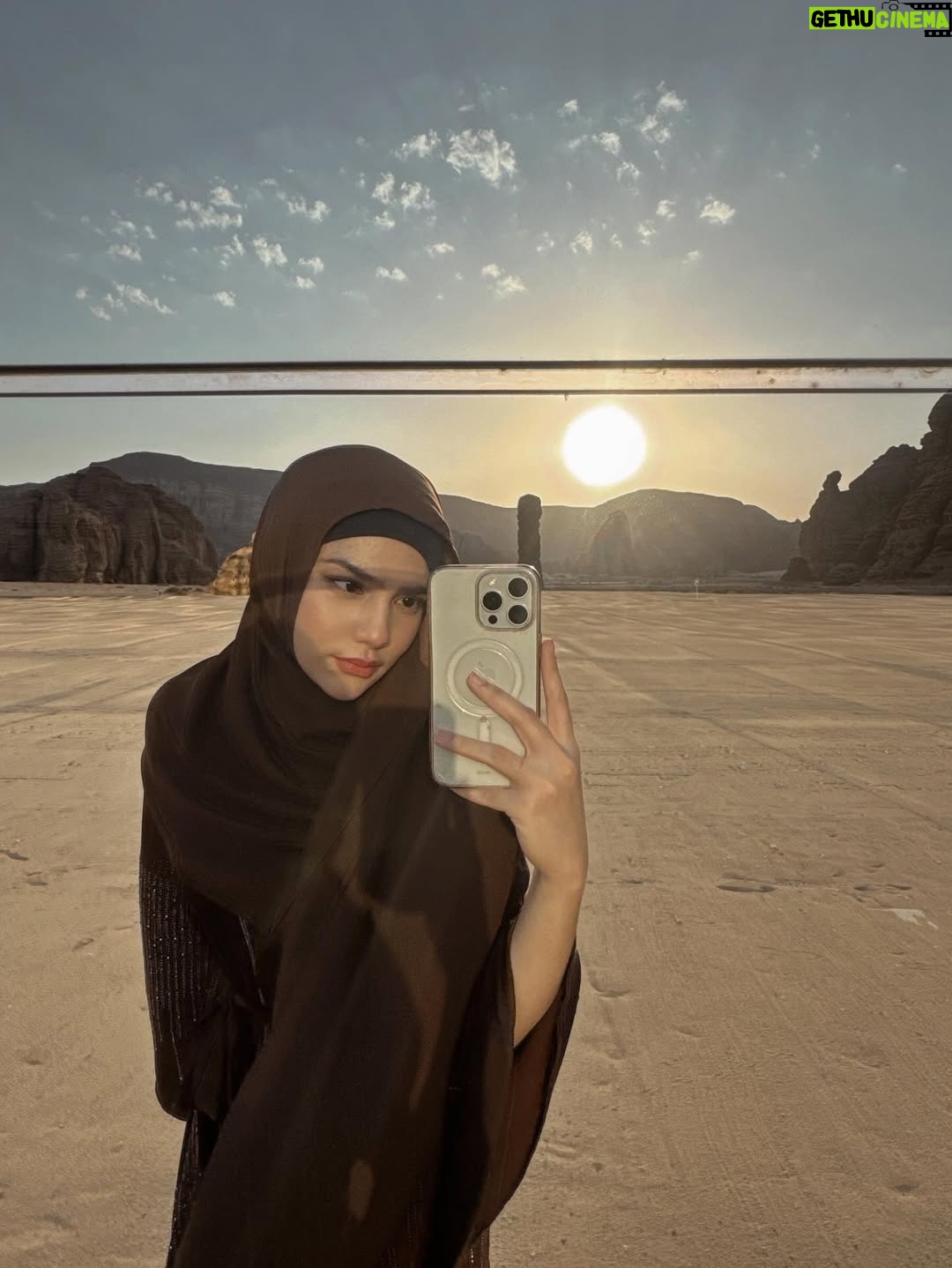 Davina Karamoy - 698.6K Likes - بُنِّي