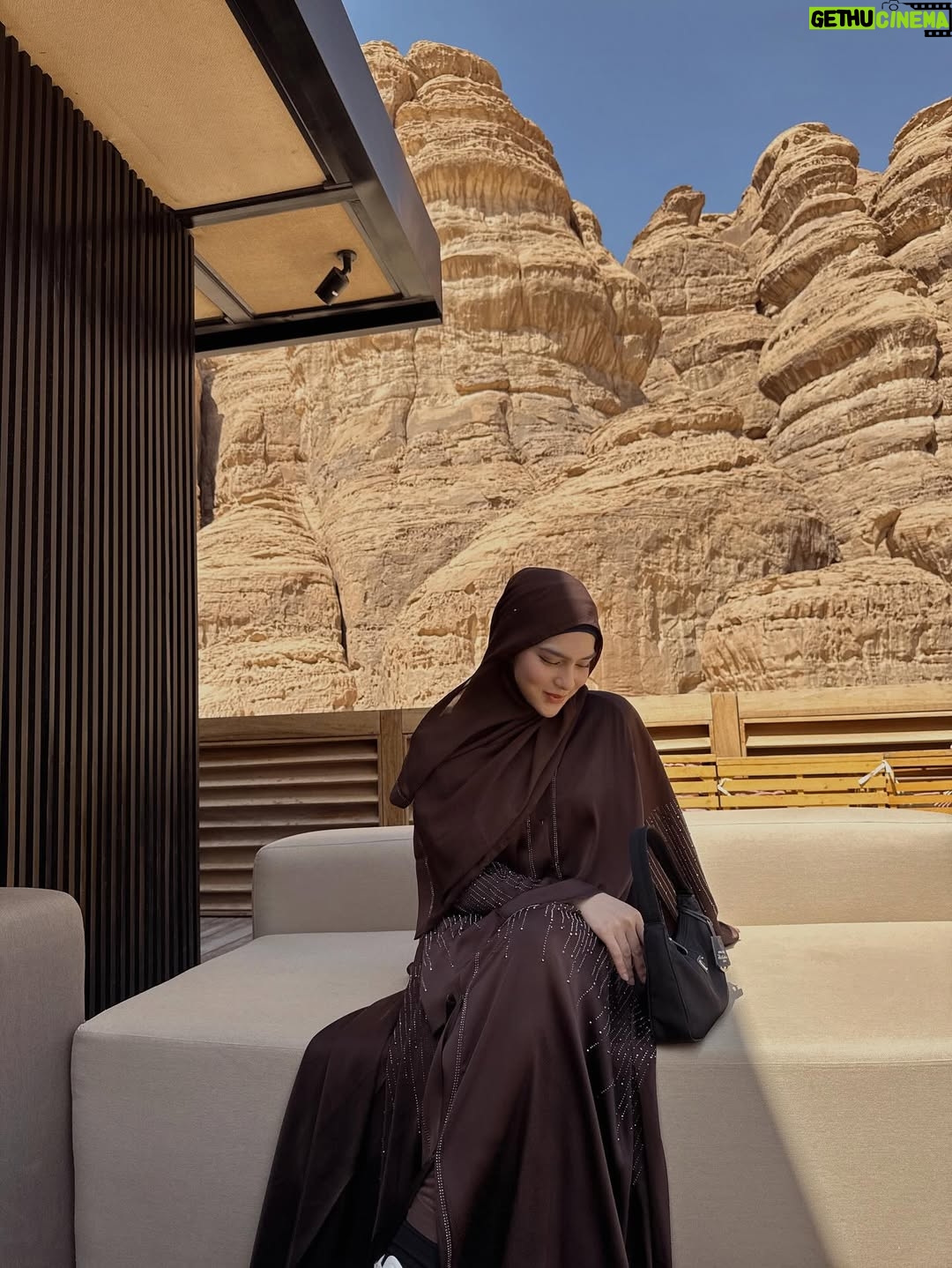 Davina Karamoy - 698.6K Likes - بُنِّي