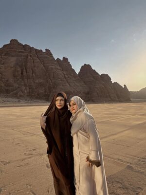 Davina Karamoy Instagram - بُنِّي