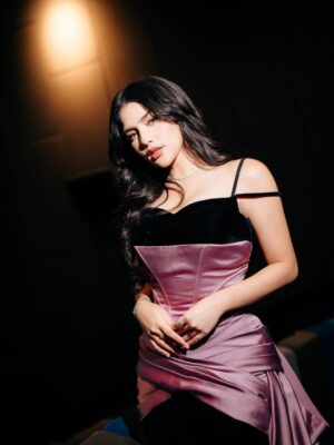 Davina Karamoy Instagram - Main Hati sudah tayang di WeTV! ⋆𐙚₊˚⊹♡
makeup @danybarca22
hairdo @hairdobyrachela
stylist @fandinasutionn
dress @vop.ov
jewelry @joecollin_official
team @innefebriana_