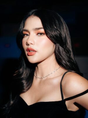 Davina Karamoy Instagram - Main Hati sudah tayang di WeTV! ⋆𐙚₊˚⊹♡
makeup @danybarca22
hairdo @hairdobyrachela
stylist @fandinasutionn
dress @vop.ov
jewelry @joecollin_official
team @innefebriana_
