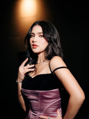 Davina Karamoy Instagram - Main Hati sudah tayang di WeTV! ⋆𐙚₊˚⊹♡
makeup @danybarca22
hairdo @hairdobyrachela
stylist @fandinasutionn
dress @vop.ov
jewelry @joecollin_official
team @innefebriana_
