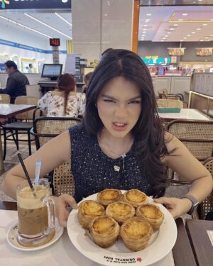 Davina Karamoy Instagram - 🇲🇾🖤