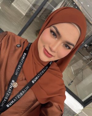 Davina Karamoy Instagram - 🇲🇾🖤