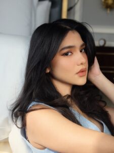 Actress Davina Karamoy HD Photos and Wallpapers August 2025