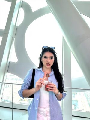 Davina Karamoy Instagram - 🇦🇪🤍
