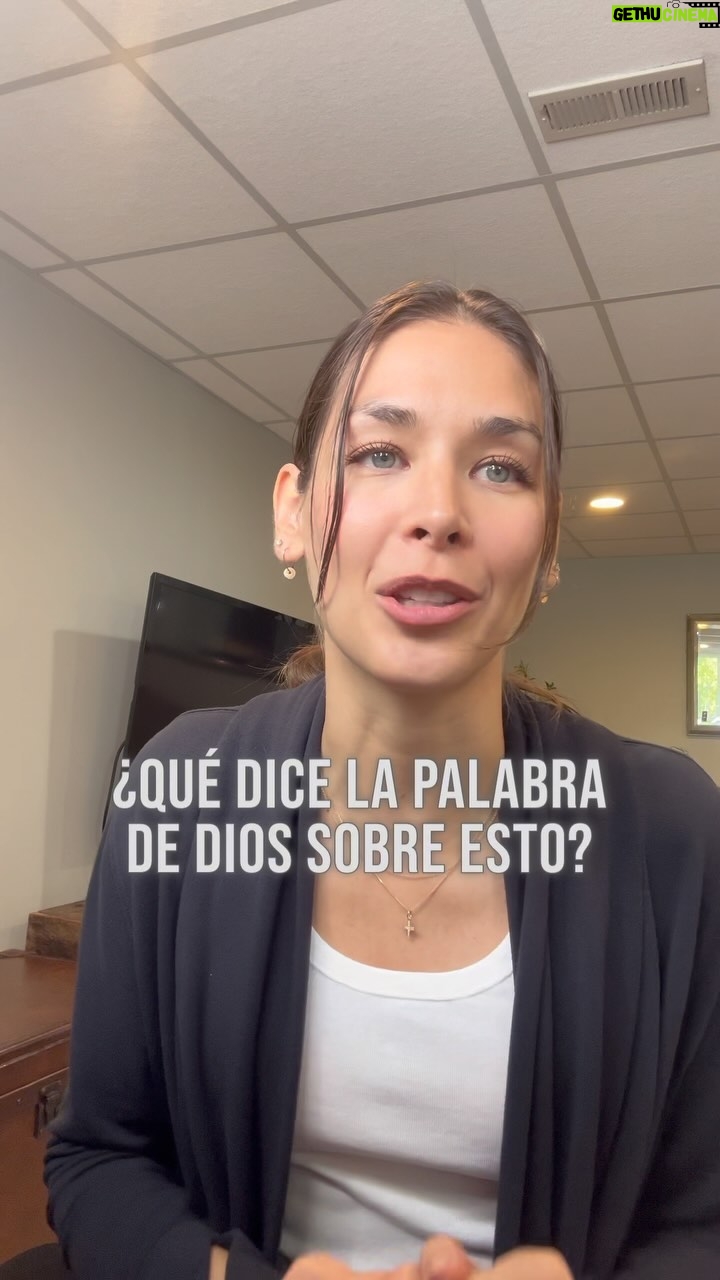 Dayana Mendoza - 46.5K Likes - Consejos del mundo vs. la Palabra De Dios? 

Creo que ya entendimos que nos conviene más 😌 Mejor tarde que NUNCA! 🙌🏼 

Gracias Señor Jesús por abrir mis ojos ♥️✝️🙏🏼 
Si Jesús también abrió tus ojos, comparte este video para que otros también puedan elegir el camino correcto, la verdad, y la vida eterna ♥️✝️😄