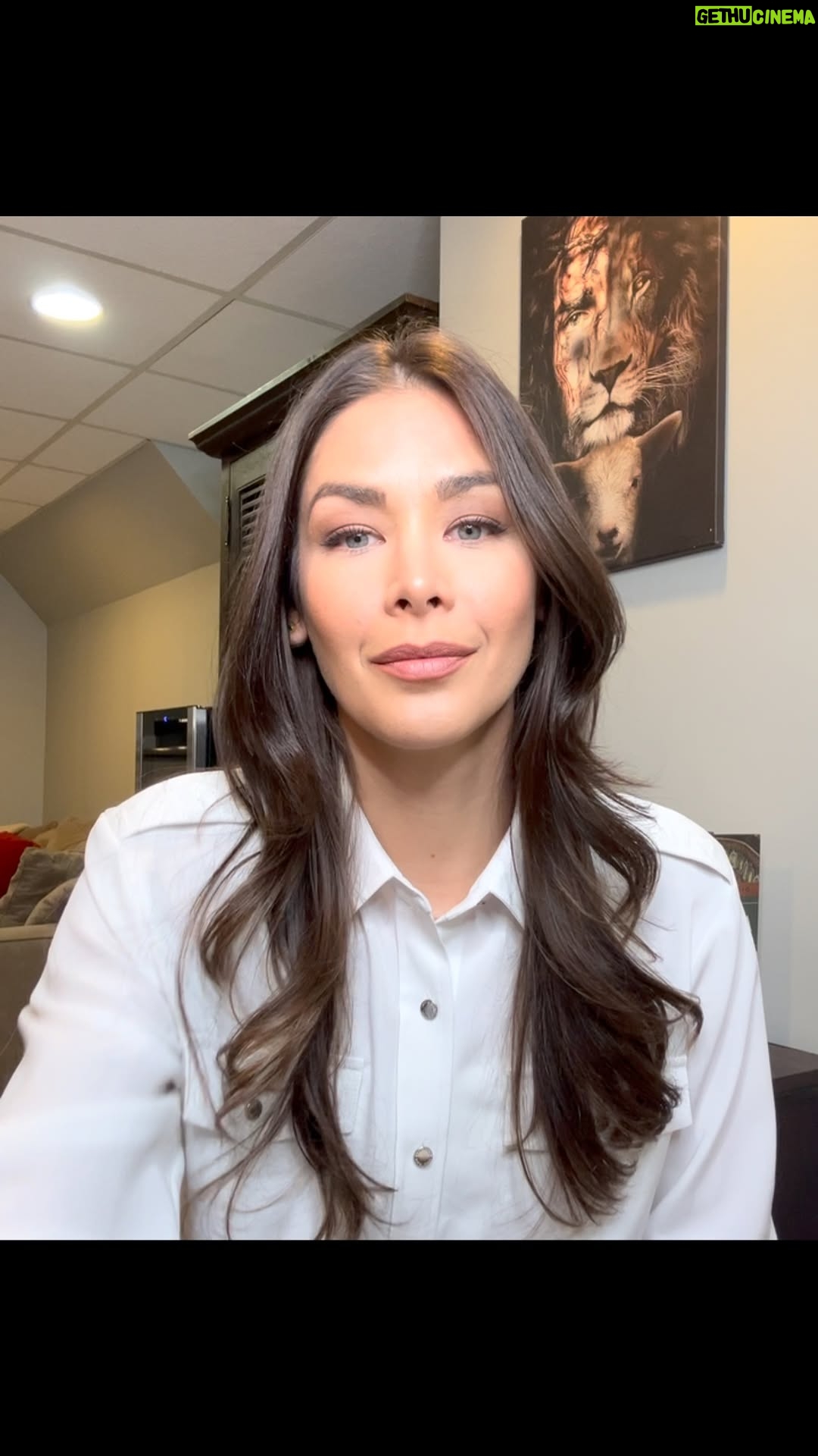 Dayana Mendoza - 25.2K Likes - Hoy es Viernes Santo! 
Un día para celebrarlo a Él 
Para fortalecernos en Él
Para entregarnos a Él 
✝️ 
Para estudiar la escritura del día de hoy juntos, pueden ver el vídeo “HOY ES VIERNES SANTO” en mi canal de YouTube DayanaMendozaRooted