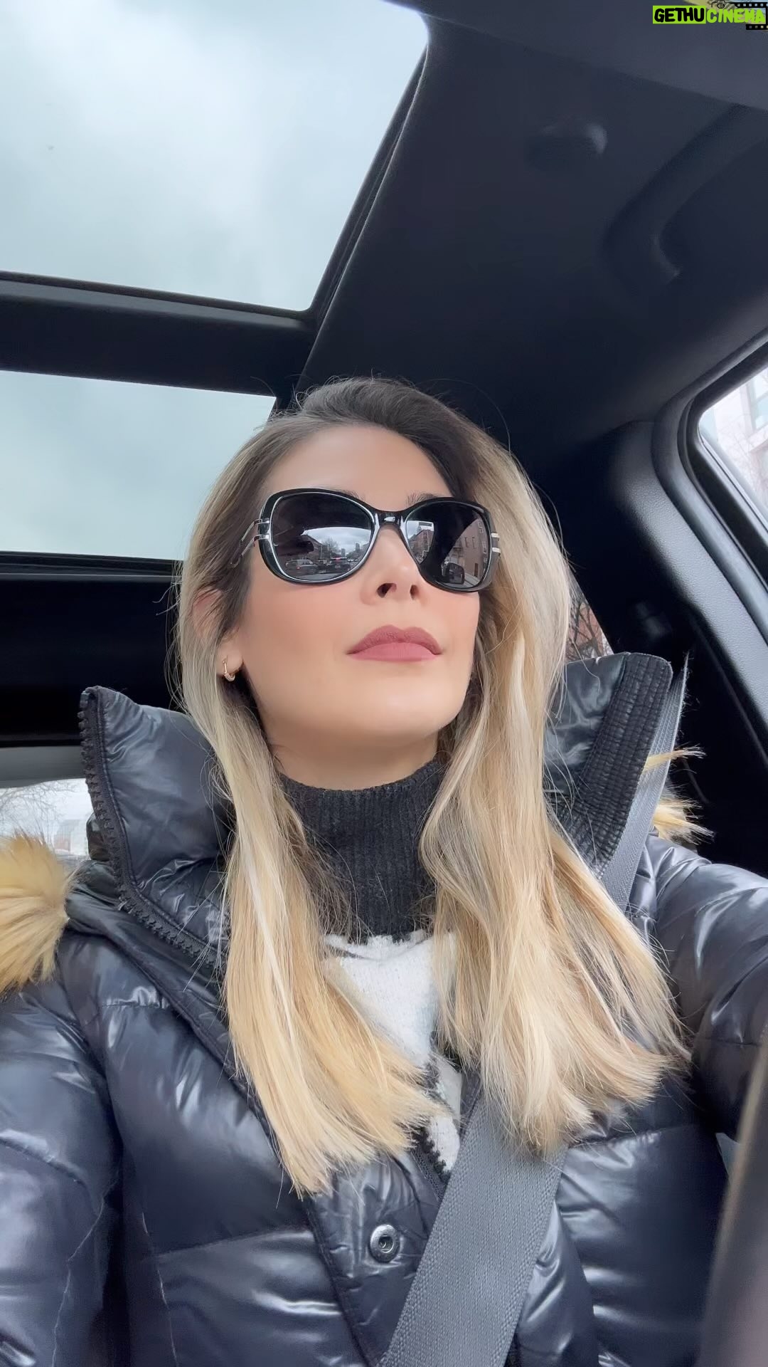Dayana Mendoza - 43.8K Likes - Reflexiones en el semáforo: 

Lo más importante en la vida es conocer a Cristo Jesús, saben por qué? 

Porque El es Único que nos ofrece una vida nueva, una vida eterna a Su lado en el cielo. El es el Único Salvador, El Único que murió y resucitó! Para que podamos tener una nueva vida!! ❤️🔥🙌🏼🙏🏼✝️ Yeshua 🥰🥰😍😍

Saben por qué también? 
Porque El dijo en Su palabra que nadie es bueno, solo Dios es bueno, NADIE puede salvarse por obras, es decir, nos está diciendo que nadie irá al cielo por pensar que es bueno y por hacer obras buenas… hacer obras buenas no será suficiente!!! 😮
👇🏼
Efesios 2:8-9
8 Porque por gracia sois salvos por medio de la fe; y esto no de vosotros, pues es don de Dios; 9 no por obras, para que nadie se gloríe.
👇🏼
Marcos 10:18
Jesús le respondió: «¿Por qué me llamas bueno? Nadie es bueno, sino solo uno, Dios.

De que sirve vivir en esta tierra gozando de las cosas del mundo o haciendo buenas obras, para luego vivir eternamente en el infierno… 😥😔 
No seguir a Cristo se convertiría en el mayor error de nuestra corta vida!! 😥

Es así de real, y por eso El murió por ti, y por mi! ✝️🙌🏼🙏🏼 Para así salvarnos de la dádiva del pecado que es la muerte eterna. Gracias Jesús!!! 🙌🏼🙌🏼🙌🏼
Bendito seas Señor en las alturas ❤️❤️🙌🏼🙌🏼🙌🏼🙏🏼
 
Juan 14:6
6 Jesús le dijo*: «Yo soy el camino, la verdad y la vida; nadie viene al Padre sino por Mí.

-
Y para ti, es que es lo más importante en ésta vida?