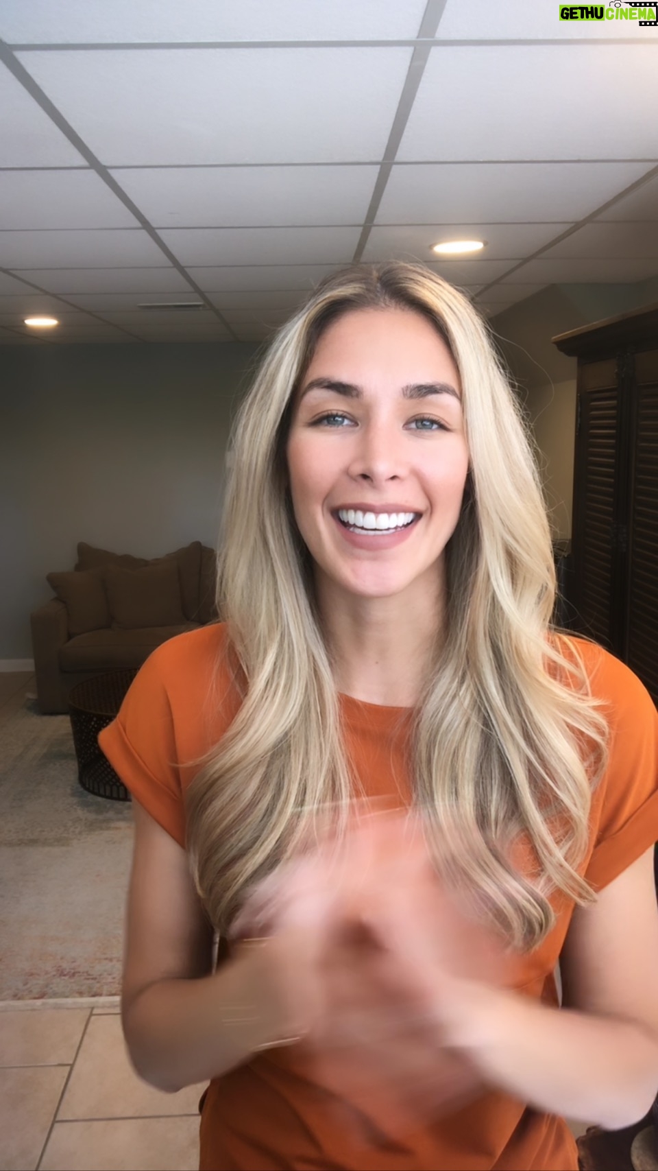 Dayana Mendoza - 39.8K Likes - Yo se que en algún momento nos hemos sentido que Dios nos amará tal y como somos, y eso es una de las grandes mentiras del enemigo.

Dios nos ama tanto, tanto, así tal y como somos! Con nuestros errores, con nuestro pasado, con nuestro presente y todo lo que hemos vivido, hecho y sufrido. Y El no nos pide nada a cambio, más que nuestro corazón. 

Quien es el enemigo? 
12 Porque no tenemos lucha contra sangre y carne, sino contra principados, contra potestades, contra los gobernadores de las tinieblas de este siglo, contra huestes espirituales de maldad en las regiones celestes.
Efesios 6:12

El enemigo: santanas/lucifer/el diablo, no quiere que usted reciba ese gran amor que solo Jesús le puede dar. Su misión es matar, robar y destruir. 

El enemigo quiere que nos sintamos condenados y recuerden que Jesús no nos condena, más nos dice que le sigamos y dejemos de pecar.
Juan 8:11

No es siendo buenos que recibimos  la salvación, porque Jesús nos dice que “nadie es bueno, solo Dios”
Marcos 10:18

No es por obras que somos salvos, nuestros hechos no nos llevaran al cielo 👉 8 Por Gracia somos salvos por medio de la Fe, para que nadie se gloríe. Efesios 2:8

Antes de recibir a Cristo, estamos conformados al mundo, y Dios no nos quiere ahí, nuestro Padre nos quiere a su lado, por eso envío a su único Hijo, para que a través de El podamos estar reconciliados con nuestro Padre 👉Amistad con el mundo es enemistad con Dios, en que quiere ser amigo del mundo se constituye enemigo de Dios. Santiago 4:4 

Porque si siendo enemigos, fuimos reconciliados con Dios por la muerte de su Hijo, mucho más, estando reconciliados, seremos salvos por su vida.
Romanos 5:10

Solo Jesús tiene las respuestas, solo El ofrece la vida eterna. Solo a través de El obtenemos la salvación. Es nuestra relación con Cristo y nuestro corazón lo que El busca. Jesús no está buscando nuestra buena apariencia, ni nuestra experiencia, no le interesa si hablamos como expertos, no es nuestra educación ni preparación lo que El busca, solo nuestro corazón 💓🥹🙏🏼

Dios los bendiga ✝️🙏🏼♥️🙌🏼