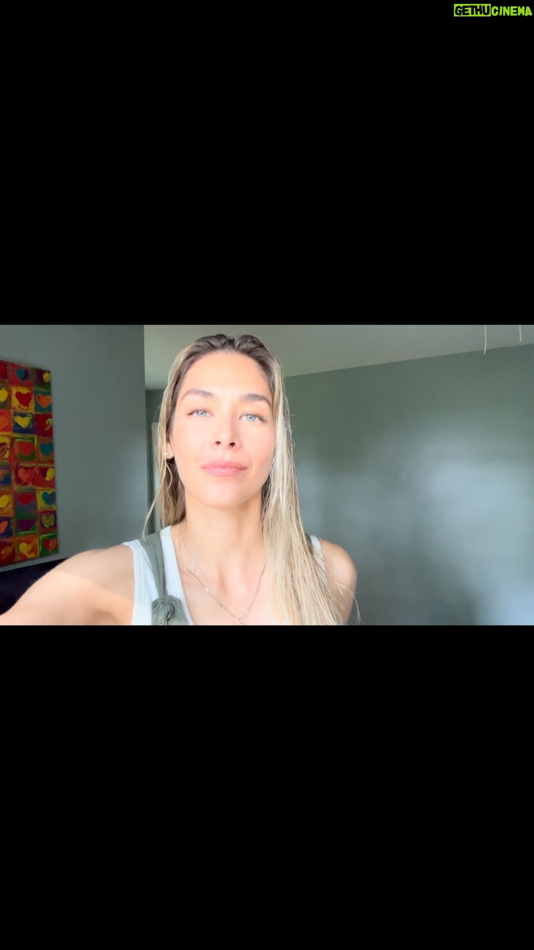 Dayana Mendoza - 28.5K Likes - Las 3 cosas que Dios no puede hacer: 
1. Dios no puede mentir

2 con la esperanza de vida eterna, la cual Dios, que no miente, prometió desde los tiempos eternos
Tito 1:2 NBLA 

2. Dios no puede cambiar 
6 «Porque Yo, el Señor, no cambio; por eso ustedes, oh hijos de Jacob, no han sido consumidos.
Malaquías 3:6 NBLA 

3. Dios no puede permitir entrar a los pecadores al cielo
23 por cuanto todos pecaron y no alcanzan la gloria de Dios.
Romanos 3:23 NBLA 

3 Jesús le contestó: «En verdad te digo que el que no nace de nuevo no puede ver el reino de Dios».
4 Nicodemo le dijo*: «¿Cómo puede un hombre nacer siendo ya viejo? ¿Acaso puede entrar por segunda vez en el vientre de su madre y nacer?».
5 Jesús respondió: «En verdad te digo que el que no nace de agua y del Espíritu no puede entrar en el reino de Dios.
Juan 3:3-5 

6 Jesús le dijo: Yo soy el camino, y la verdad, y la vida; nadie viene al Padre, sino por mí.
Juan 14:6 

🚨🚨🚨
15 «El tiempo se ha cumplido», decía, «y el reino de Dios se ha acercado; arrepiéntanse y crean en el evangelio».
Marcos 1:15