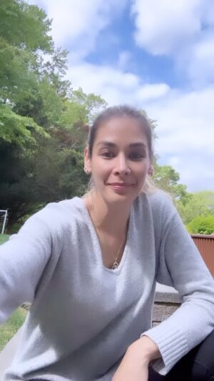 Dayana Mendoza Instagram - Este entrenamiento lo vamos a pasar! Esta prueba la vamos a pasar, porque no nos separaremos de Él! El, nuestro Autor y Perfeccionador de nuestra fe, El que nos libera, salva, protege! Aleluya! 🙌🏼🙌🏼🙌🏼
El! Quien ha depositado la gran obra en nosotros, la cumplirá! Porque no apartaremos nuestros ojos de El!
Estamos por encima de las circunstancias, no por debajo, llegaremos a la victoria junto a El, seremos equipados para seguir corriendo!! Somos más que conquistadores, somos vencedores!!! El vive en nosotros, y no hay ningún poder, nada ni nadie, ni en los cielos ni en la tierra que nos pueda separar de Su amor! Aleluyaaa !!!! ❤️❤️❤️🙌🏼🙌🏼🙌🏼
28 Y sabemos que para los que aman a Dios, todas las cosas cooperan para bien, esto es, para los que son llamados conforme a Su propósito.
Romanos 8:28 NBLA
Cristo Vive!!! Cristo viene!! Debemos estar preparados, no apartemos los ojos de El ✝️🙏🏼