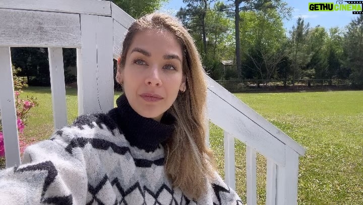 Dayana Mendoza - 30.5K Likes - Que sería de nosotros sin el Domingo de Resurrección! Que sería de nosotros sin Jesucristo, nuestro Único Salvador. Que sería de nuestra vida, de nuestras almas? Sin El estaríamos perdidos para siempre … 😢

En que estamos enfocándonos? Que nos roba la atención? Que nos preocupa? El Ha resucitado!?? En El somos más que vencedores !!! 🙌🏼🙏🏼 Aleluya! 

Yo en algún momento estaba desenfocada; al final del post hago una oración por aquellos que aún no han entregado su vida a Cristo, yo se que por mi oraron algunos y que habría sido de mi sin sus oraciones… Oremos juntos por nuestros seres queridos y conocidos, porque que sería de todos nosotros sin El ✝️🙏🏼

Dios los Bendiga ! ❤️🙏🏼