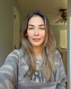 Dayana Mendoza Instagram - Cuando comencé a vivir mi vida?
No fue cuando gane el Miss Venezuela.
No fue cuando gane el Miss Universo.
Comencé a vivir cuando le entregué mi vida a Cristo. Solo en Cristo hay vida, paz, y luz. Todo lo demás nos lleva a los caminos contrarios.
Si quieres seguir a Jesús y piensas que vas a dejar de disfrutar la vida, píde al SEÑOR que te llene de Su Espíritu y verás como estarás TAN lleno, que desbordarán ríos de agua viva, estarás gozoso y serás el vehículo para llevar a muchos más a la Luz, la cual es Jesús. Vivirás en tú propósito 🙌🏼🔥🙏🏼
Bendiciones 🙏🏼