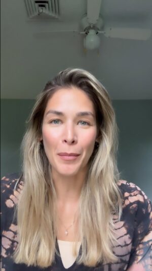 Dayana Mendoza Instagram - Esto es un llamado urgente ‼️ Mañana no está asegurado para nadie, nuestros días están contados. Hoy estamos aquí y mañana no. Por favor escuchen el vídeo completo.
Dios los Bendiga
-
Mateo 10:34-39
34 No penséis que he venido para traer paz a la tierra; no he venido para traer paz, sino espada. 35 Porque he venido para poner en disensión al hombre contra su padre, a la hija contra su madre, y a la nuera contra su suegra; 36 y los enemigos del hombre serán los de su casa. 37 El que ama a padre o madre más que a mí, no es digno de mí; el que ama a hijo o hija más que a mí, no es digno de mí; 38 y el que no toma su cruz y sigue en pos de mí, no es digno de mí. 39 El que halla su vida, la perderá; y el que pierde su vida por causa de mí, la hallará.
-
Examinemos hoy mismo, donde esta nuestro corazón, y tomemos una decisión RADICAL!!!
-
Mateo 12:30
El que no está a favor Mío, está contra Mí; y el que no recoge a Mi lado, desparrama.
