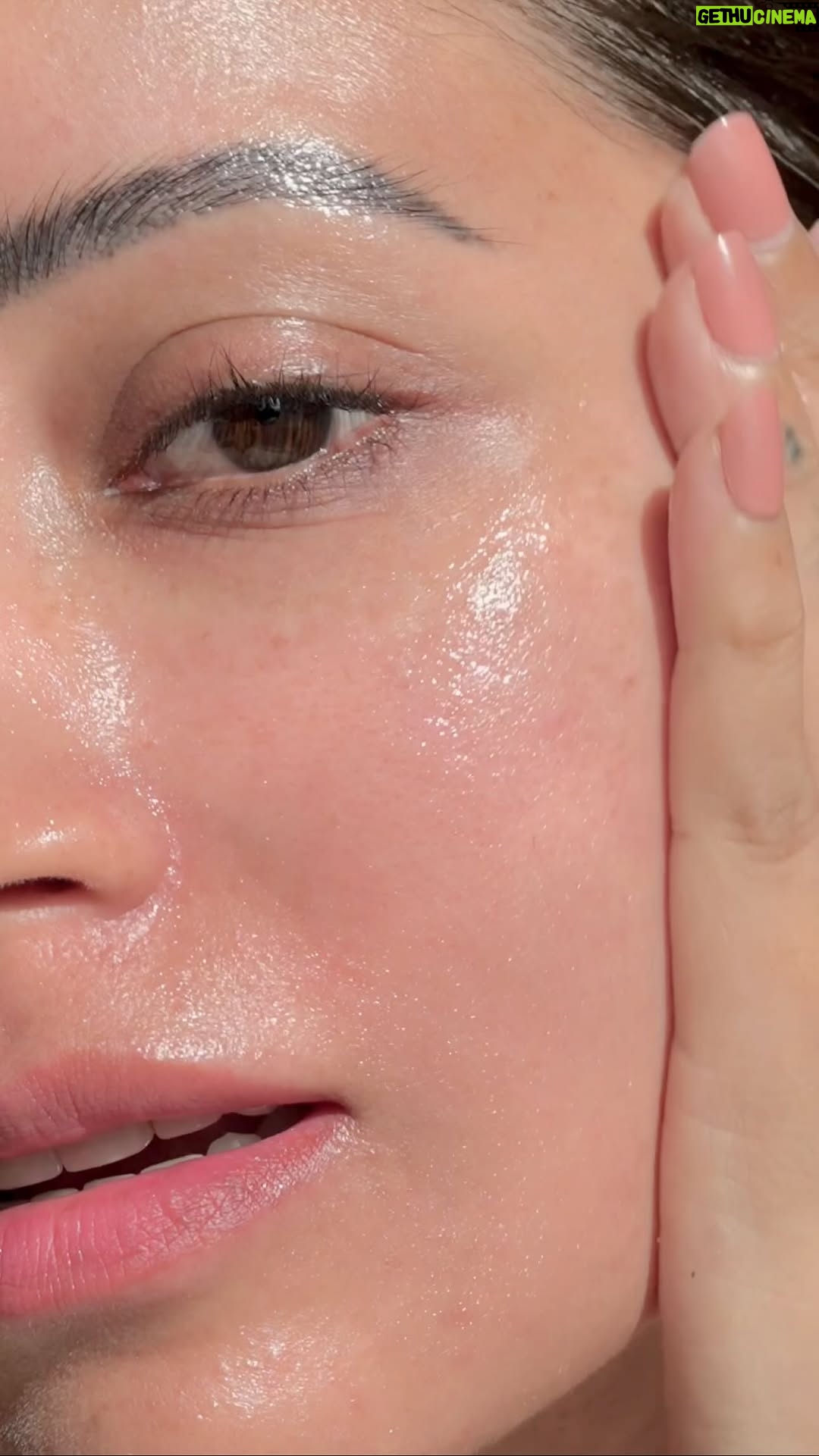 Debashree Biswas - 61.1K Likes - My skin’s been living its best hydrated life lately — thanks to the Water Boost Gel Crème by Simple.
Lightweight, non-sticky, and powered with glycerin   panthenol for up to 100 hours of hydration — it’s my new go-to for that fresh, dewy sheen.

#GlassSkinGoals #nothingbutkind