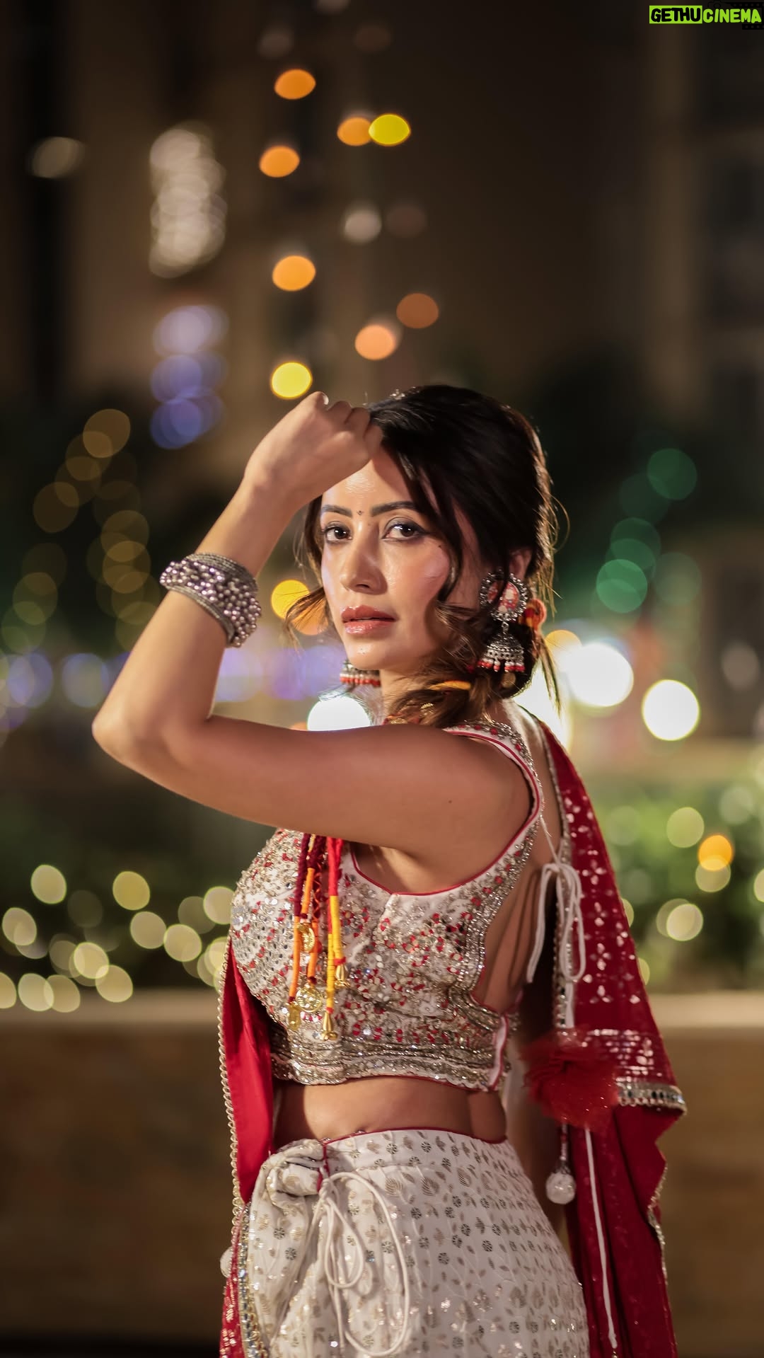 Debashree Biswas - 97K Likes - Navratri Special 💃🏻♥️

Outfit @panna.in 
Bag @theamyrastore 
PR @ektara_world 

#NavratriSpecial #GarbaNight #Navratri #NavratriLook