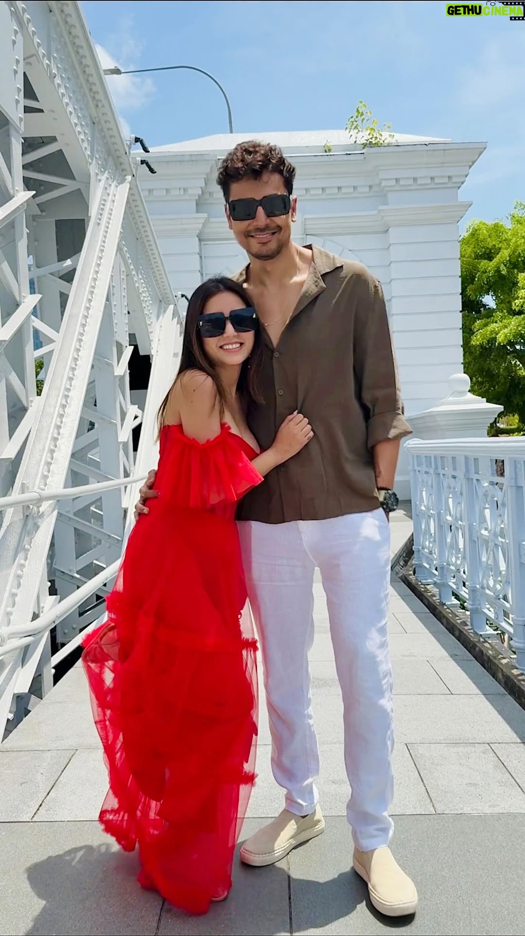 Debashree Biswas - 44.6K Likes - Outfits we wore in Singapore 🇸🇬 💗💙
@anujchhajerh @debashreebiswas 

#couplegoals #coupleoutfits #vacationoutfits