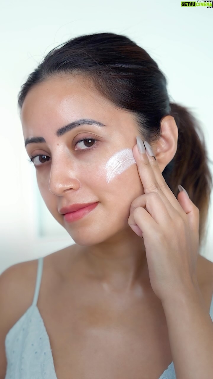 Debashree Biswas - 55.2K Likes - Say hello to ultimate sun protection with @neutrogena.india’s ultra-light, no-white-cast sunscreen! 🌞 Its fluid texture feels like second skin and shields you from the 5 signs of sun damage—all with just a coin-sized application. Perfect for all skin types and my go-to for every trip!

Shop now, only on @myntra!

#NeutrogenaIndia #NeutrogenaOnMyntra #SunProtection #NoWhiteCast