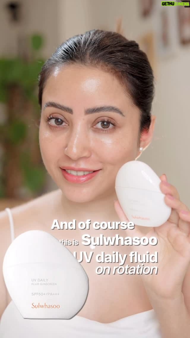 Debashree Biswas - 98.2K Likes - If your skin stings, turns red easily, reacts to random products, or flares up with weather changes — chances are, it’s sensitive.
But here’s the truth: Sensitive skin is not problematic.
It’s just reactive, and needs a bit more patience, consistency, and support. That’s it.

As someone who lives with sensitive skin, here are some of the biggest mistakes I used to make (and what I do differently now):

✨ Over-exfoliating in the name of glow
✨ Using way too many actives together
✨ Layering too fast without breaks
✨ Assuming that skipping moisturizer or sunscreen will “calm it down” (it won’t)

What helps instead?

🧴 Gentle cleanser — No fragrance, no fluff. Simple Kind to Skin Cleanser and CeraVe Hydrating Cleanser are my go-tos.
💧 Barrier-repair moisturizer — I love Simple Water Boost Gel (light but hydrating) and CeraVe Moisturizing Lotion for day or night.
☀️ Sunscreen — Always, but make it skin-friendly. The Simple UV Fluid and Sulvaso UV Daily Fluid have been working beautifully for me — no white cast, no irritation, no stickiness.

The biggest shift?
When I stopped trying to fix my skin and started understanding what it needs.
Give it comfort, not confusion. That’s when things change.

🧠
This is not expert advice. Everything I share here is based on personal trial, error, and research — with insights I’ve picked up from science-backed skincare conversations and real-life experience.
For any medical concerns, please consult a dermatologist.

(#SensitiveSkin, #SimpleSkincare, #CeraVeIndia, #BarrierCare, #MinimalSkincare, #SkinAndMore, #DebashreeRecommends, #GentleSkincare, #FragranceFree, #ReactiveSkin, #SkinBarrierSupport, #HydrationNotIrritation, #SkinRoutine, #SimpleUVFluid, #SkinMistakes)