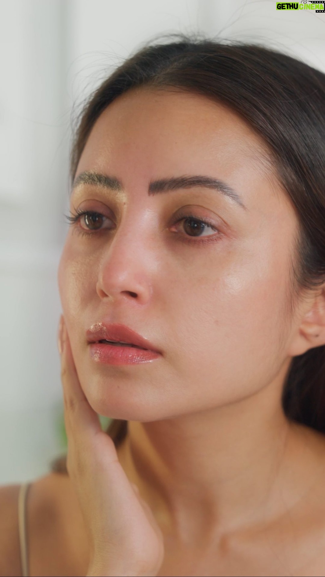 Debashree Biswas - 99K Likes - Let’s be honest, some parts of your self-care routine can be exhausting but when it comes to my skincare step? Not the case! 

Simple’s Hydrating Light Moisturiser allows me to keep my routine easy and quick while giving me lightweight hydration for 12 hours long💧

#nothingbutkind #KeepItSimple #HydrationMadeSimple #SkincareThatCares